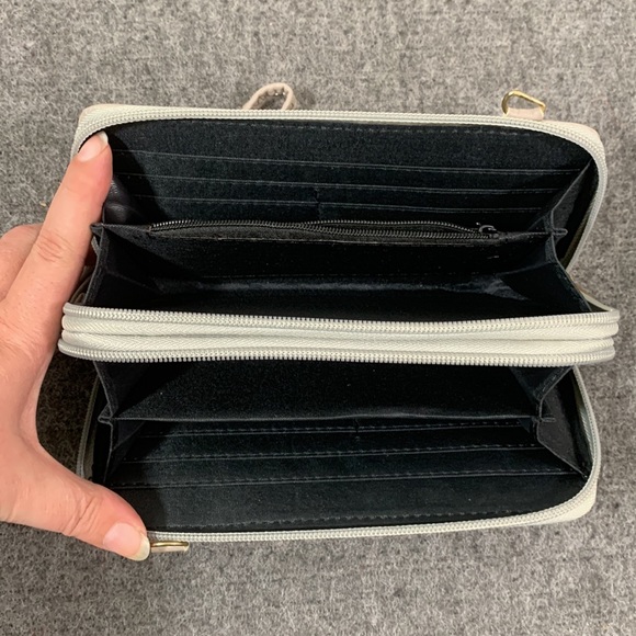 Cee Klein Wristlet Clutch Womens Small Gray Faux Leather Detachable Strap Purse - Picture 9 of 16